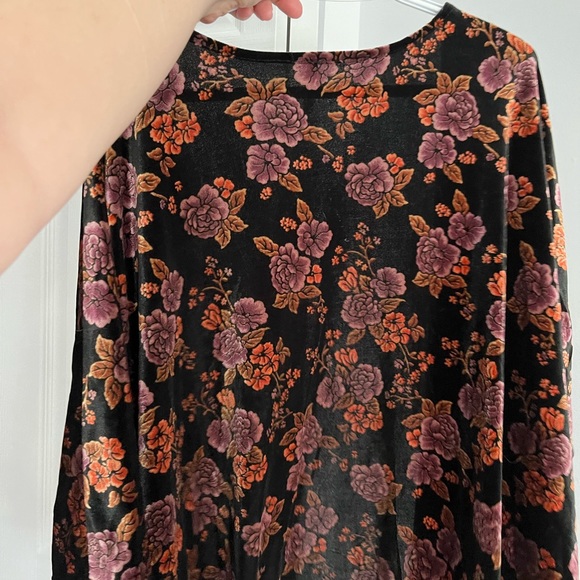 Velvet cardigan ! New - Picture 3 of 3